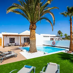 https://villa-axular.in-canary-islands.com